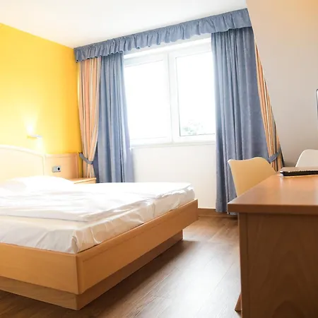 Отель Am Markt Garni - Aegidienberg 3*