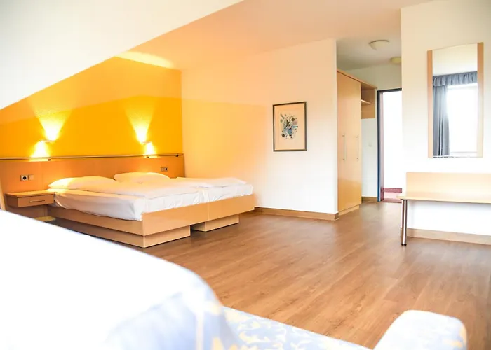 Am Markt Garni - Aegidienberg 3*